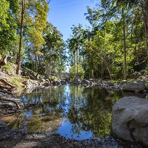**** Resort Cedar Creek Australia